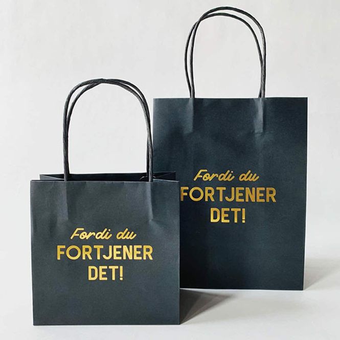Hovedbilde Gavepose FORDI DU FORTJENER DET! svart 20x25 cm Trend Design 